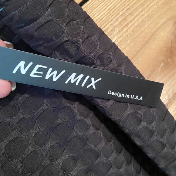 New Mix Black Booty Scrunch Leggings - Picture 7 of 10